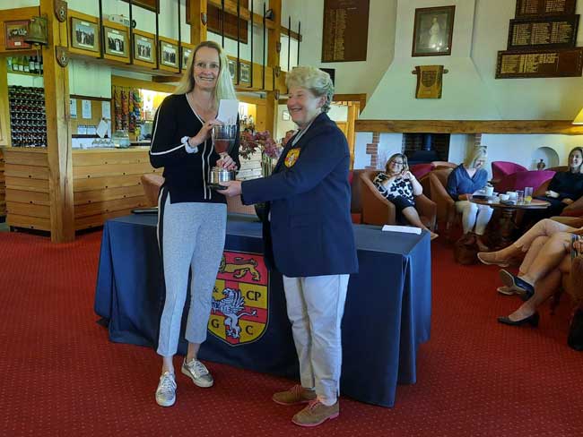 Champion Adele Young (Nizels - gross 80)