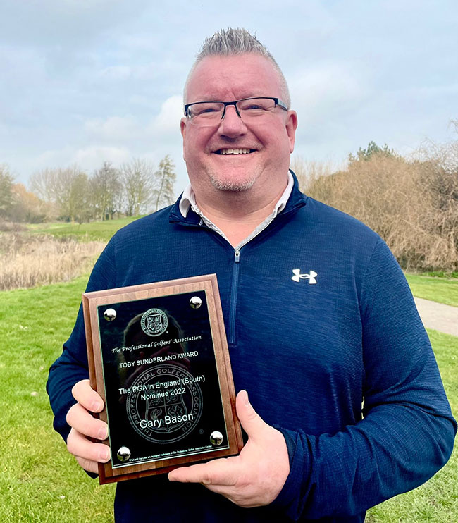 Gary Bason with the PGA South Region Toby Sunderland Award 2023