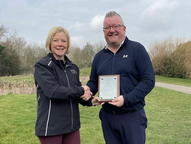 Gary Bason receives PGA South Region Toby Sunderland Award 2023